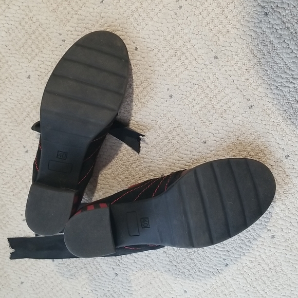 Maciejka Red Ankle Boot Shoes - Picture 6 of 16